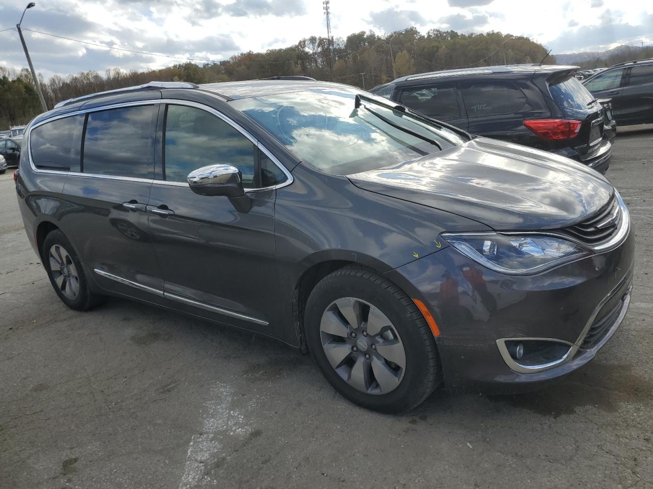 2019 Chrysler Pacifica VIN 2C4RC1N75KR541774 Copart auction photo, all over damage thumbnail 4