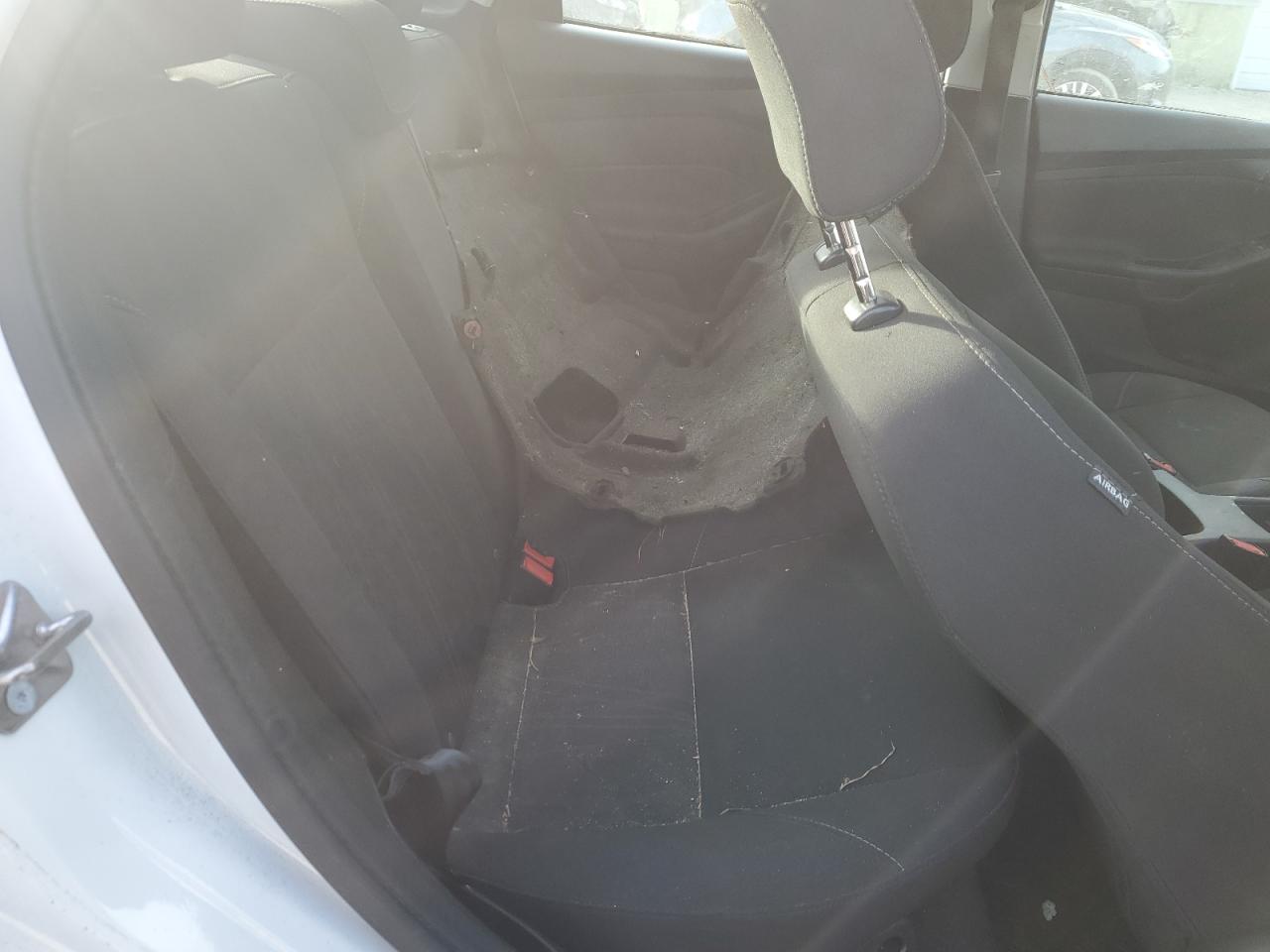 2016 Ford Focus VIN 1FADP3E24GL335687 Copart auction photo, rear end / minor dent/scratches damage thumbnail 10