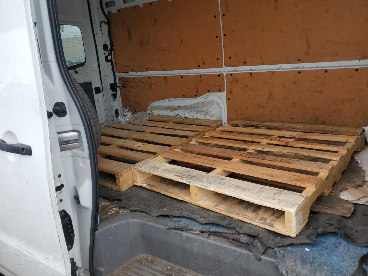 2015 Nissan NV VIN 1N6BF0LYXFN807868 Copart auction photo, front end damage thumbnail 11