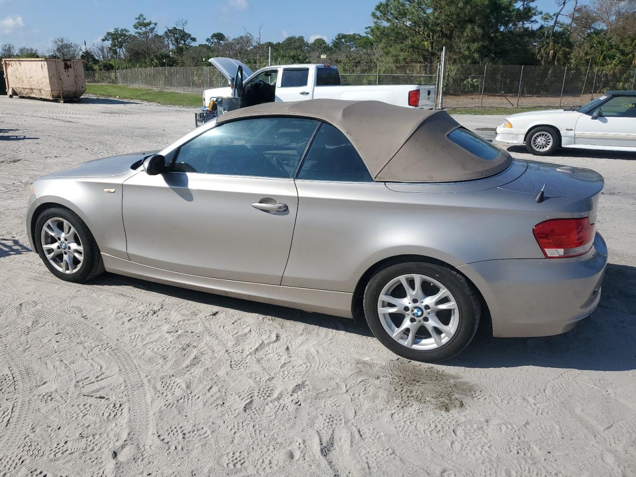 2009 BMW 1er VIN WBAUL73529VJ74853 Copart auction photo, rear end damage thumbnail 2