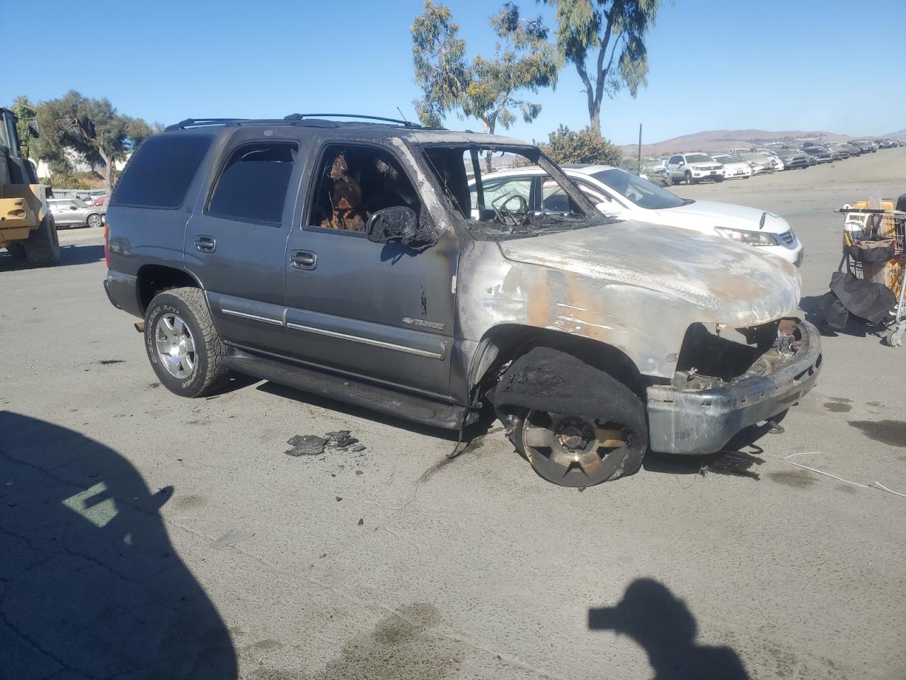 2002 Chevrolet Tahoe VIN 1GNEC13T82R134706 Copart auction photo, burn damage thumbnail 4