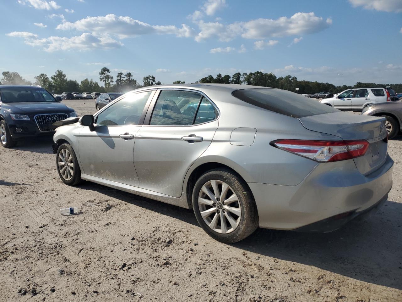 2018 Toyota Camry VIN 4T1B11HK8JU634549 Copart auction photo, side / front end damage thumbnail 2