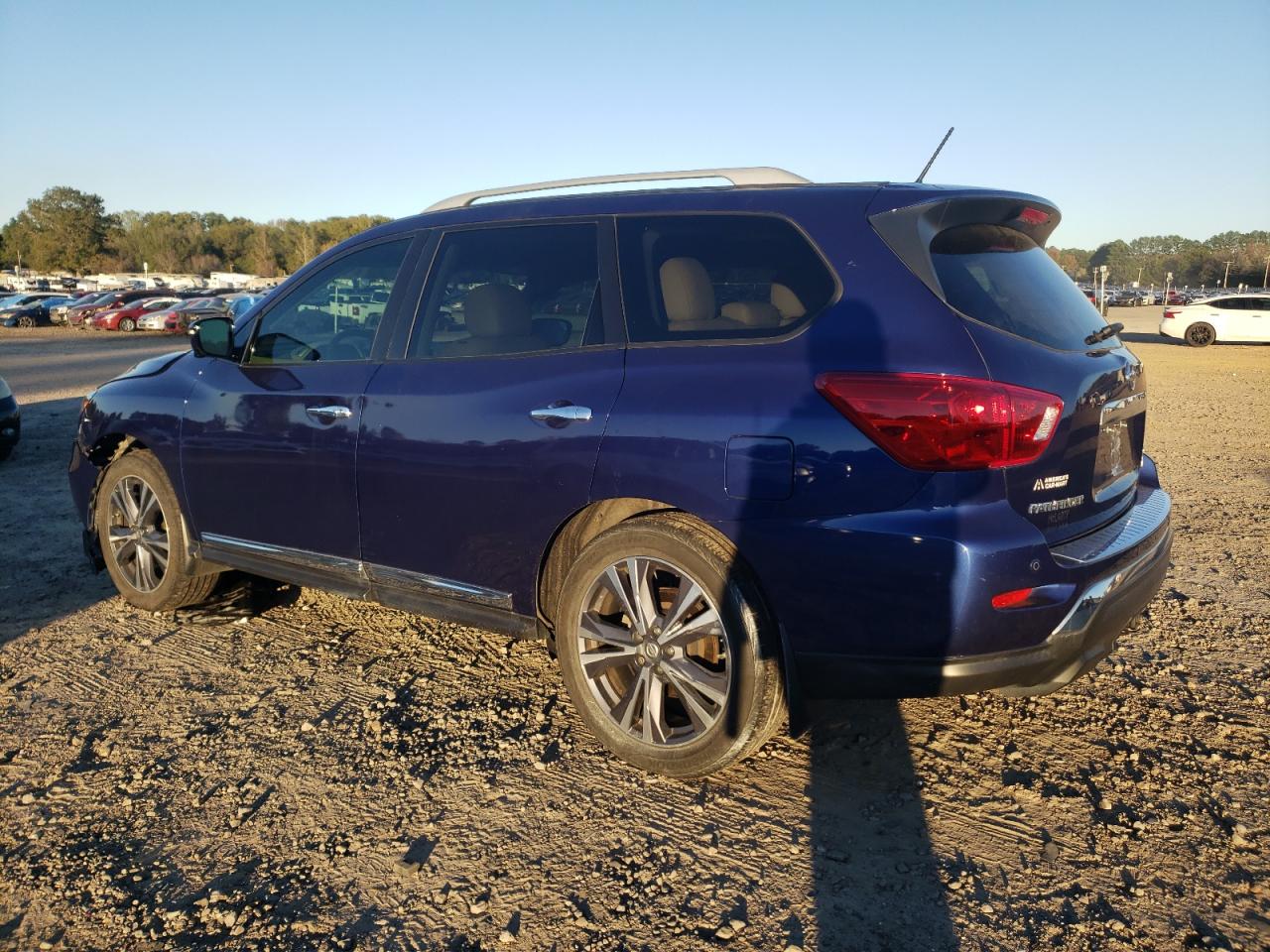 2017 Nissan Pathfinder VIN 5N1DR2MM1HC903831 Copart auction photo, front end / minor dent/scratches damage thumbnail 2