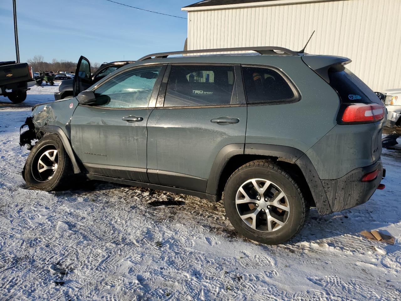 2015 Jeep Cherokee VIN 1C4PJMBS5FW538426 Copart auction photo, front end damage thumbnail 2