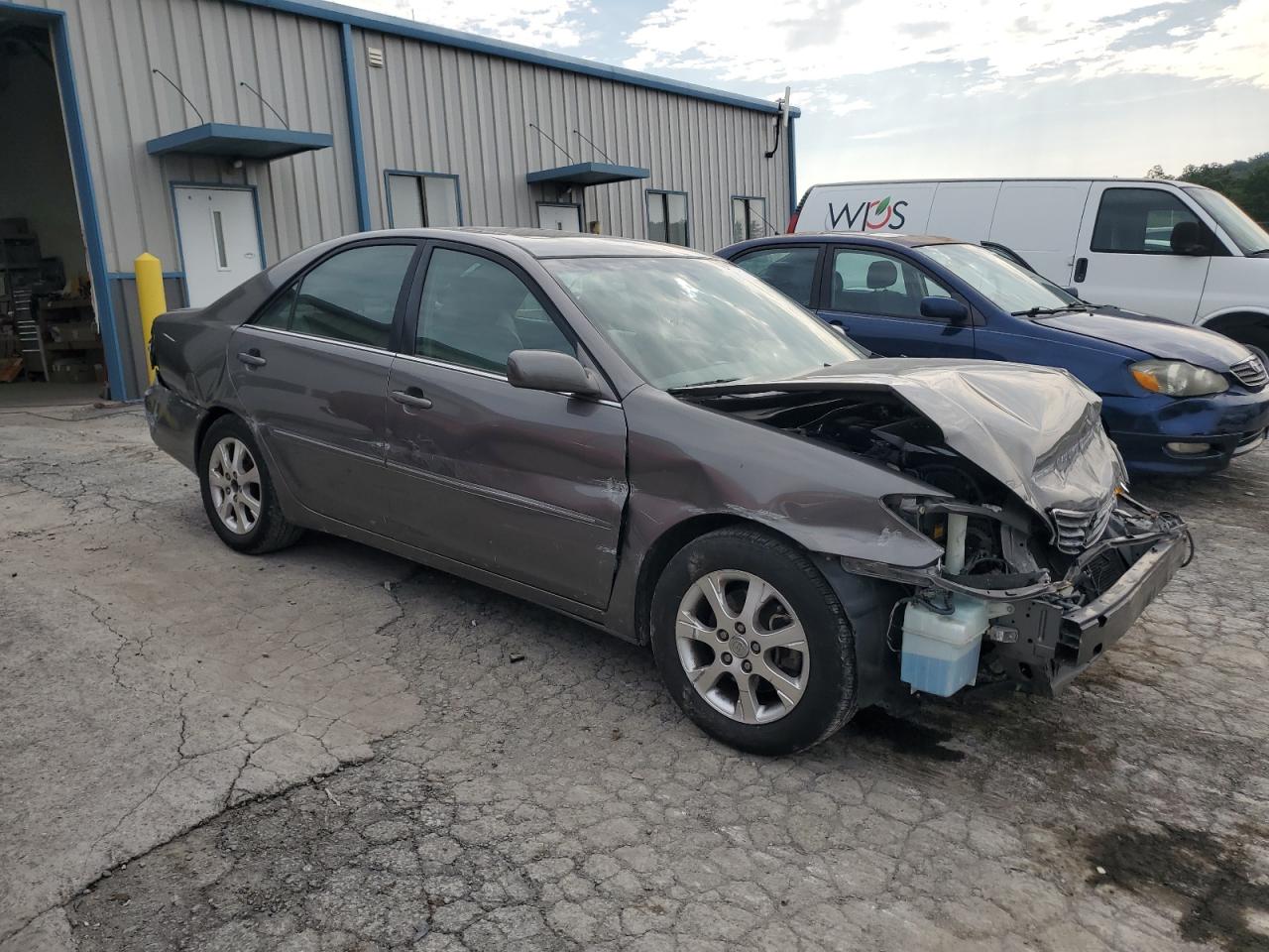 2005 Toyota Camry VIN 4T1BF30K25U605580 Copart auction photo, front end / all over damage thumbnail 4