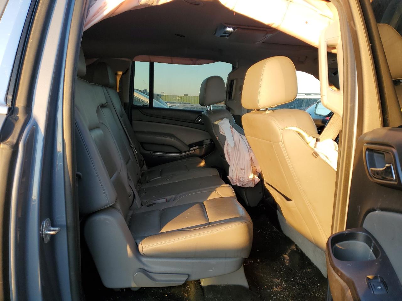 2016 Chevrolet Suburban VIN 1GNSKHKC9GR354539 Copart auction photo, front end / side damage thumbnail 10