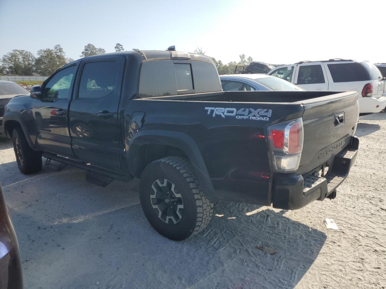 2020 Toyota Tacoma VIN 5TFCZ5AN2LX221718 Copart auction photo, top/roof / front end damage thumbnail 2