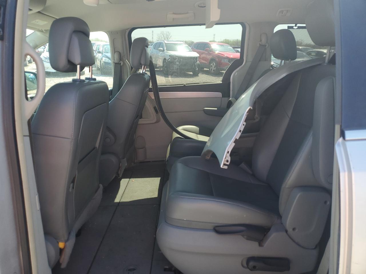 2011 Volkswagen Routan VIN 2V4RW3DG0BR621820 Copart auction photo, front end / rear end damage thumbnail 11
