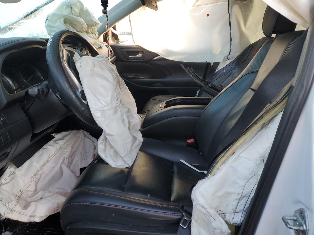 2019 Toyota Highlander VIN 5TDJZRFH6KS591060 Copart auction photo, front end damage thumbnail 7