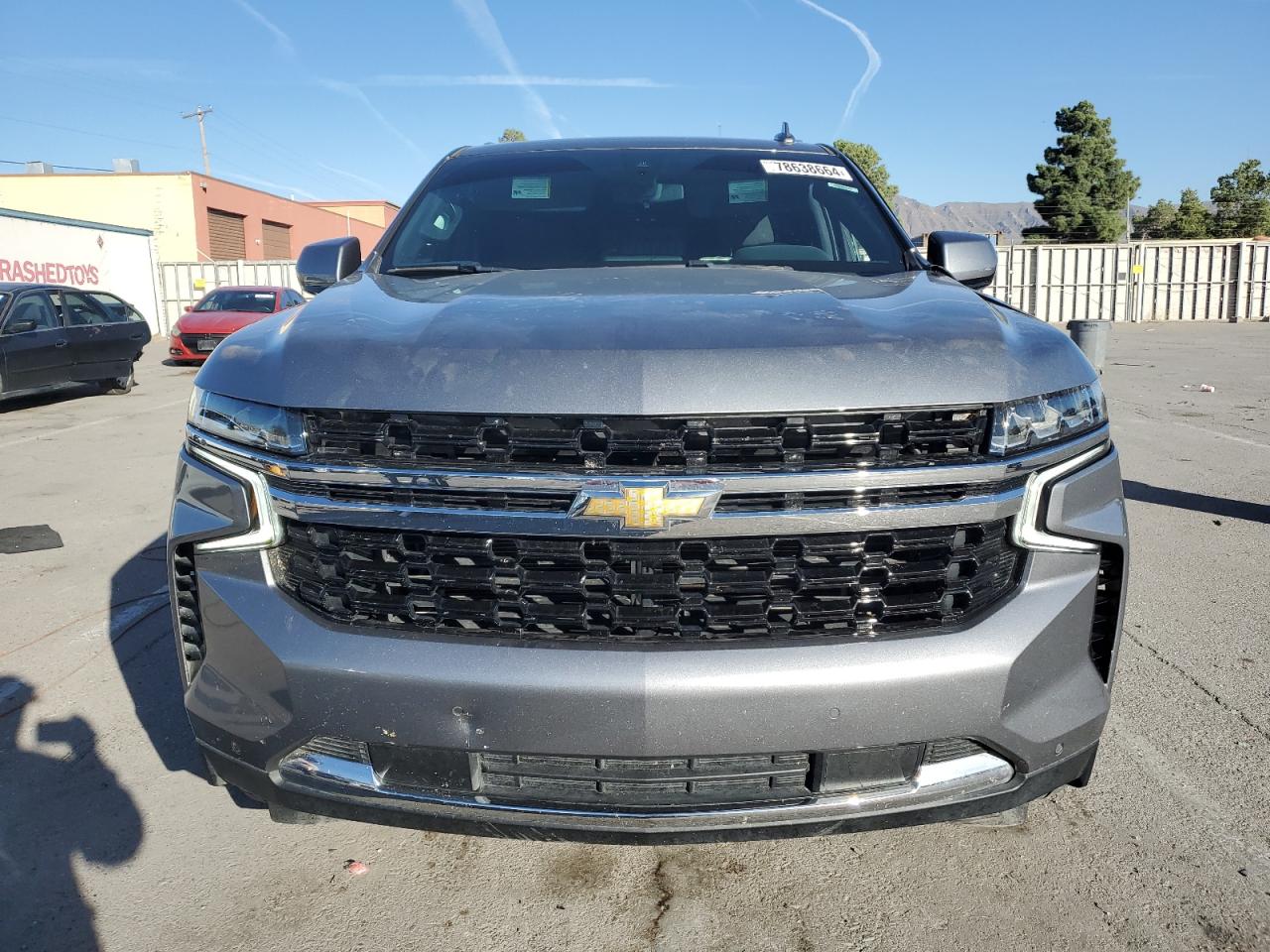 2022 Chevrolet Suburban VIN 1GNSCBKD0NR333272 Copart auction photo, side / front end damage thumbnail 5