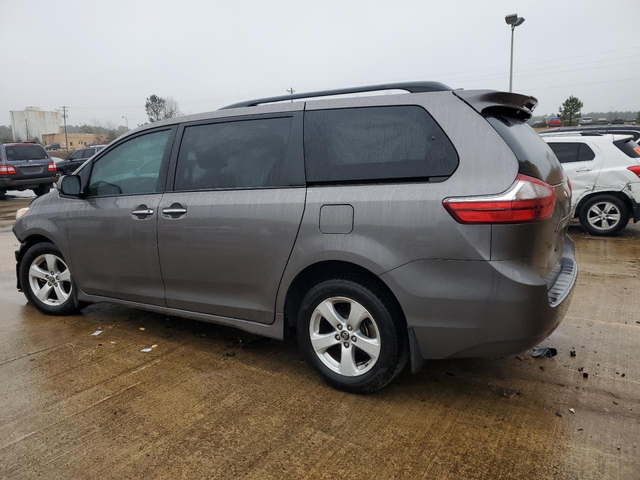 2020 Toyota Sienna VIN 5TDKZ3DC2LS025469 Copart auction photo, front end / side damage thumbnail 2
