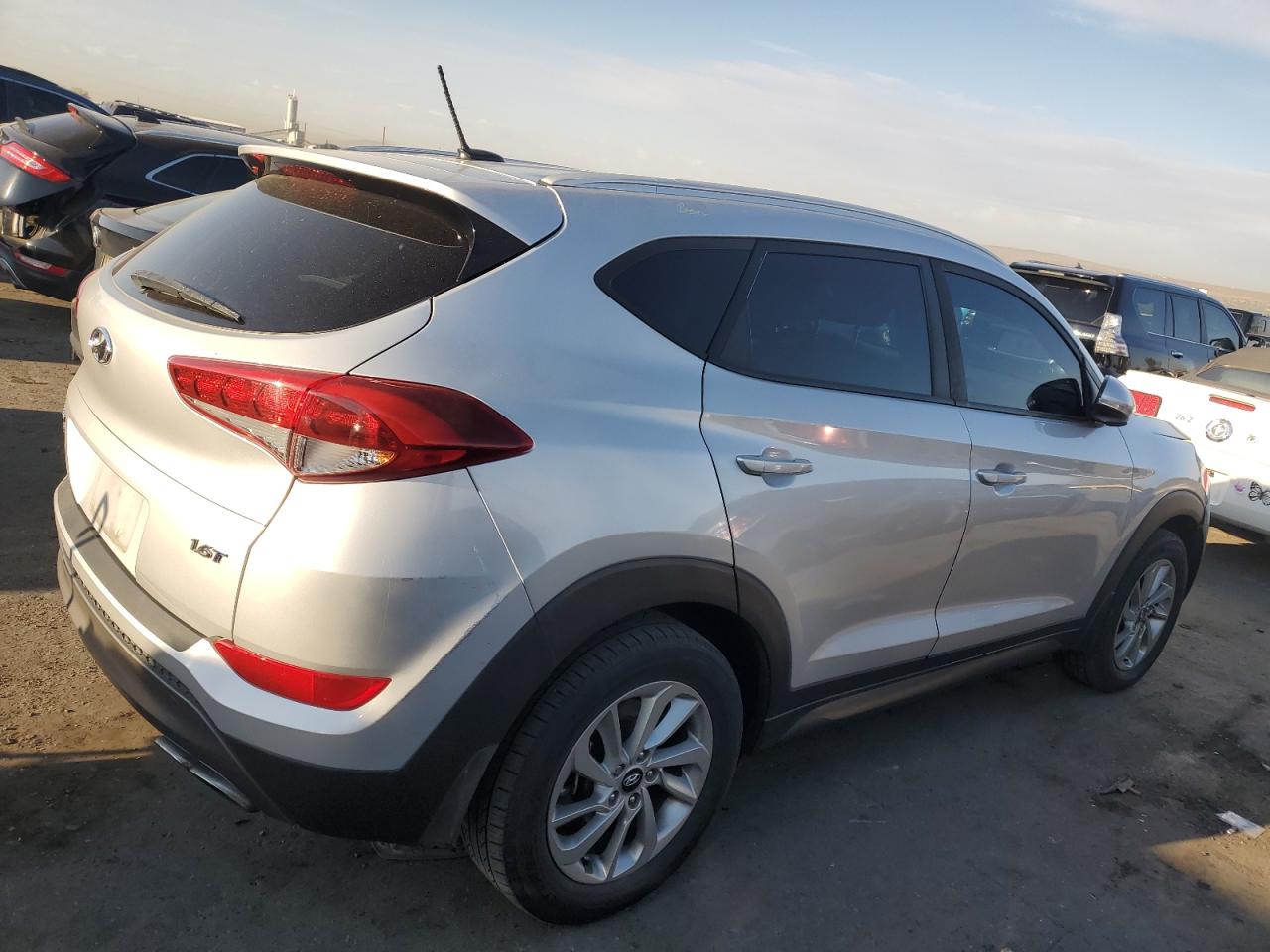 2016 Hyundai Tucson VIN KM8J33A25GU233593 Copart auction photo, partial repair damage thumbnail 3