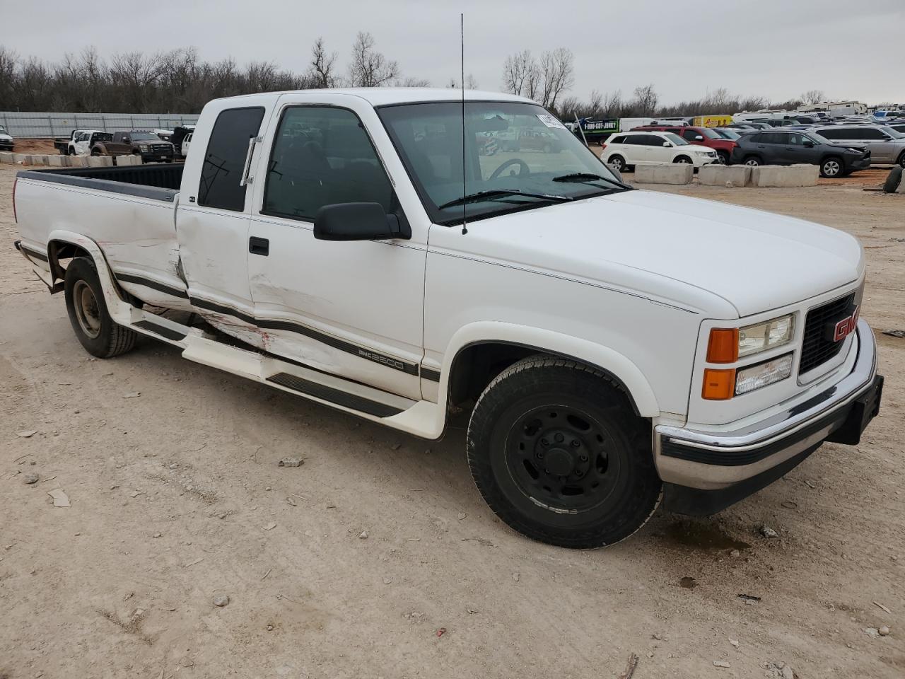 1998 GMC Sierra VIN 1GTGC29J4WE530061 Copart auction photo, side / rear end damage thumbnail 4