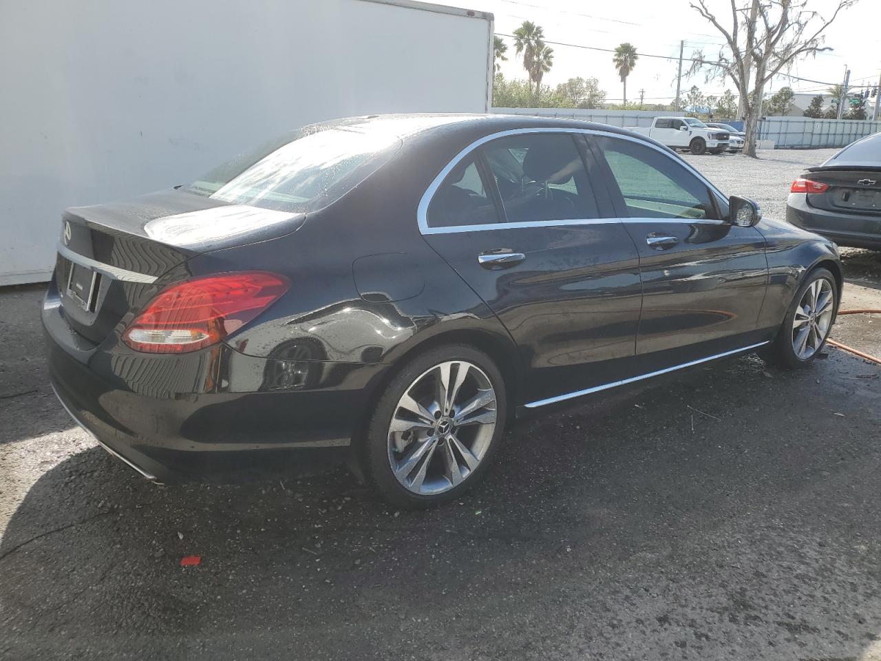 2017 Mercedes-Benz C-klasse VIN 55SWF4JB4HU223072 Copart auction photo, side / front end damage thumbnail 3
