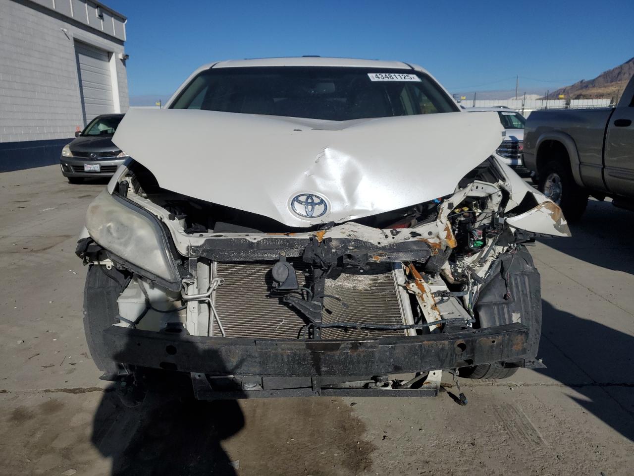 2014 Toyota Sienna VIN 5TDYK3DC0ES520688 Copart auction photo, front end damage thumbnail 5