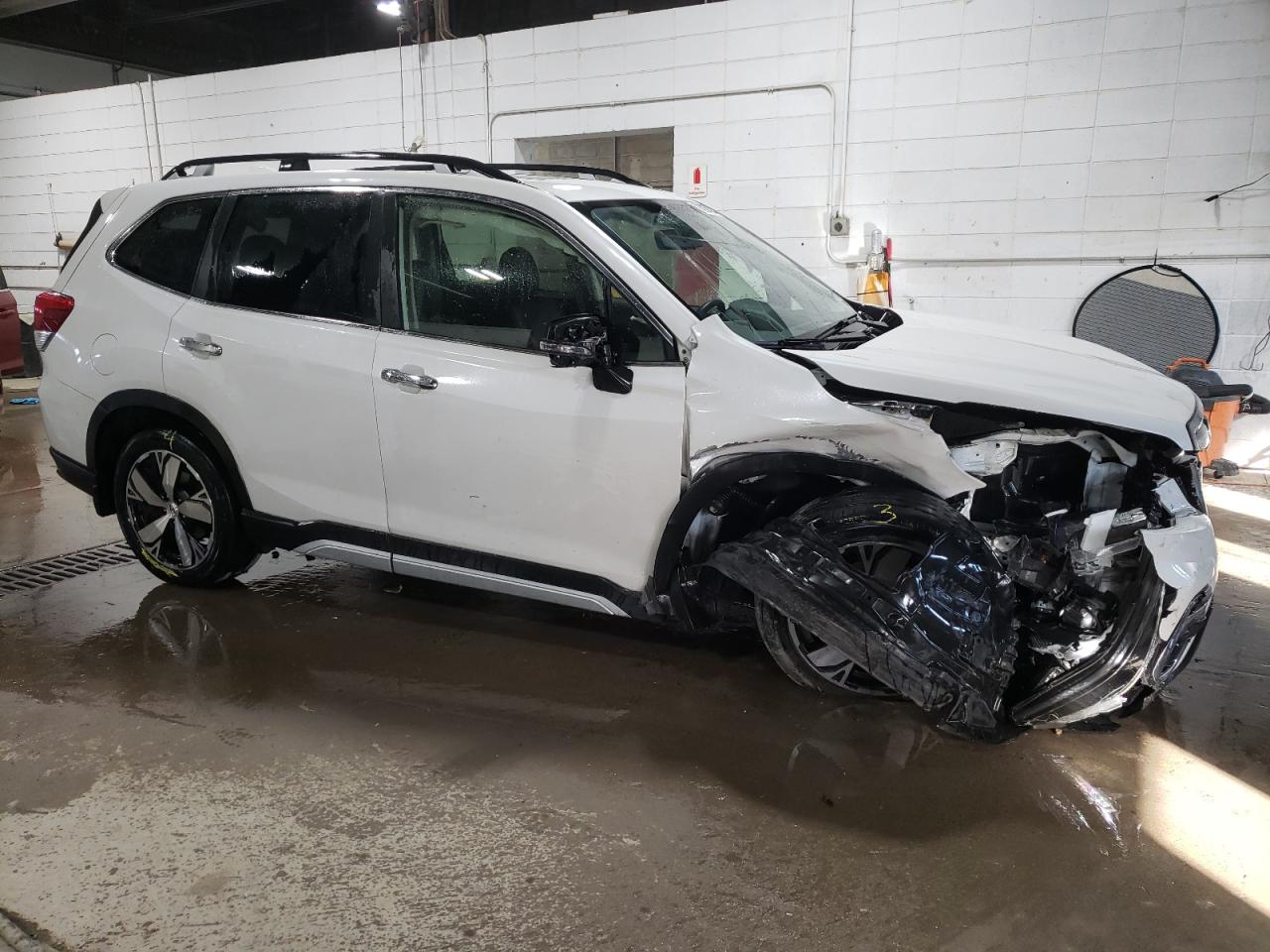 2019 Subaru Forester VIN JF2SKAWC9KH551625 Copart auction photo, front end / side damage thumbnail 4