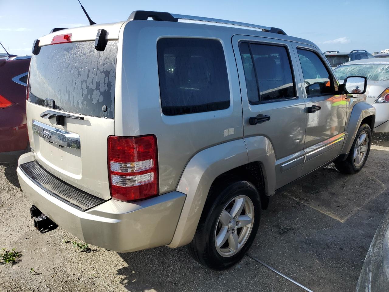 2011 Jeep Liberty (North America) VIN 1J4PP5GK1BW508938 Copart auction photo, water/flood damage thumbnail 3