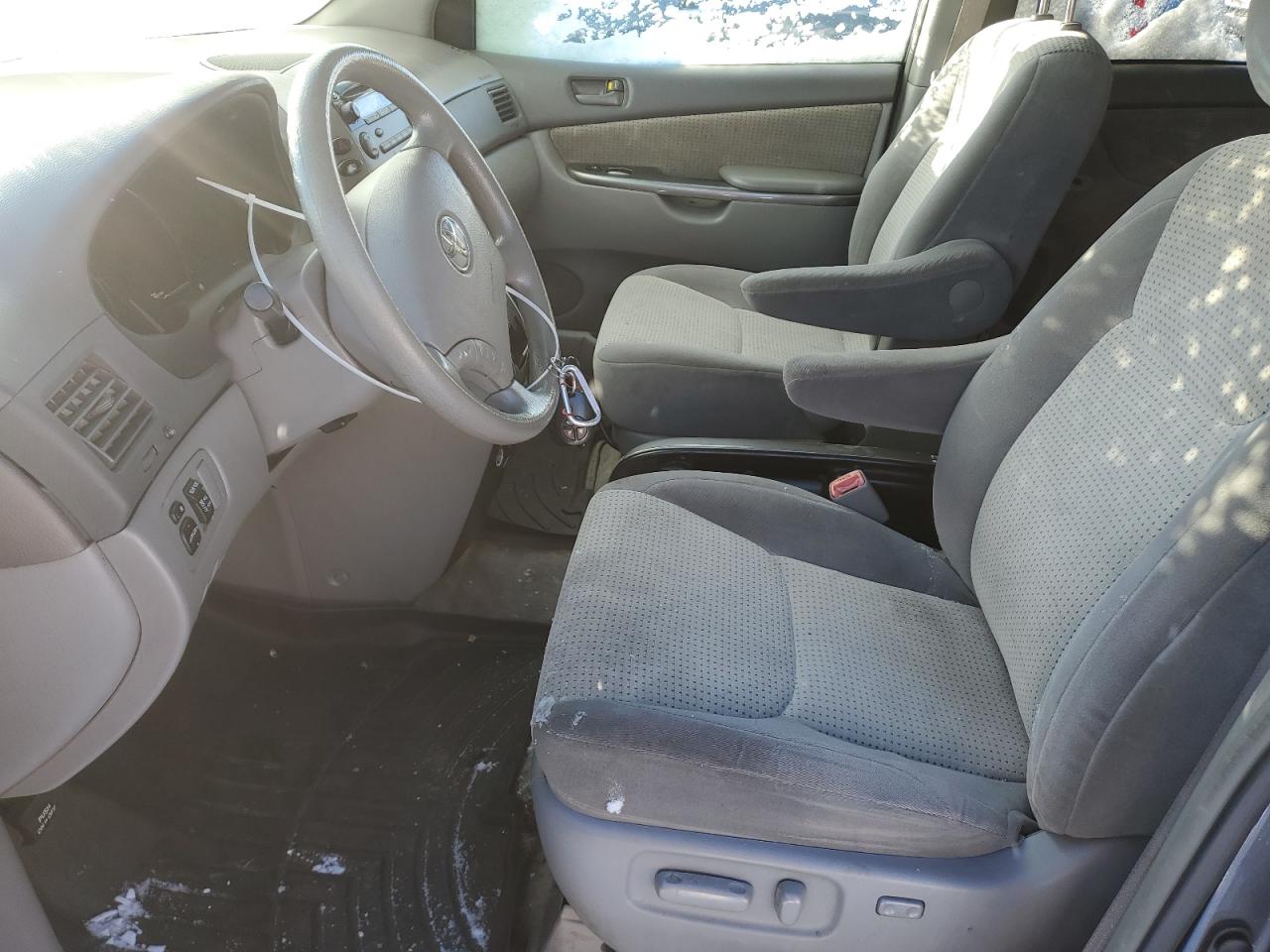 2009 Toyota Sienna VIN 5TDZK23C49S242061 Copart auction photo, minor dent/scratches damage thumbnail 7