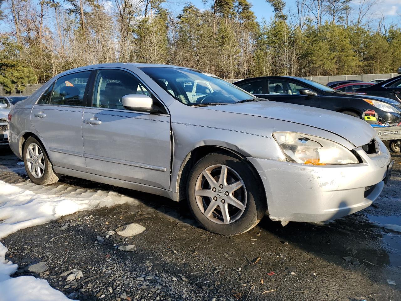 2004 Honda Accord VIN 1HGCM668X4A003233 Copart auction photo, front end / minor dent/scratches damage thumbnail 4