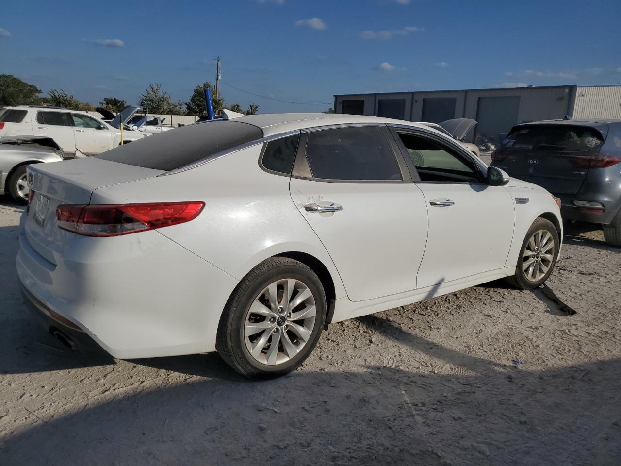2017 KIA Optima VIN 5XXGT4L31HG133900 Copart auction photo, vandalism / mechanical damage thumbnail 3