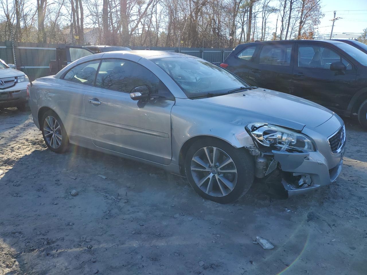 2013 Volvo C70 VIN YV1672MCXDJ137219 Copart auction photo, front end / minor dent/scratches damage thumbnail 4