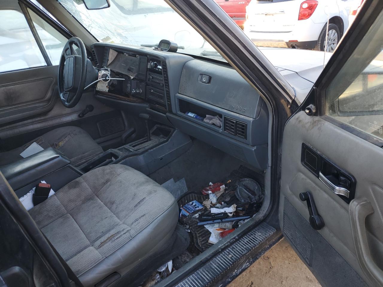 1996 Jeep Grand Cherokee VIN 1J4FJ68S8TL244251 Copart auction photo, side damage thumbnail 8