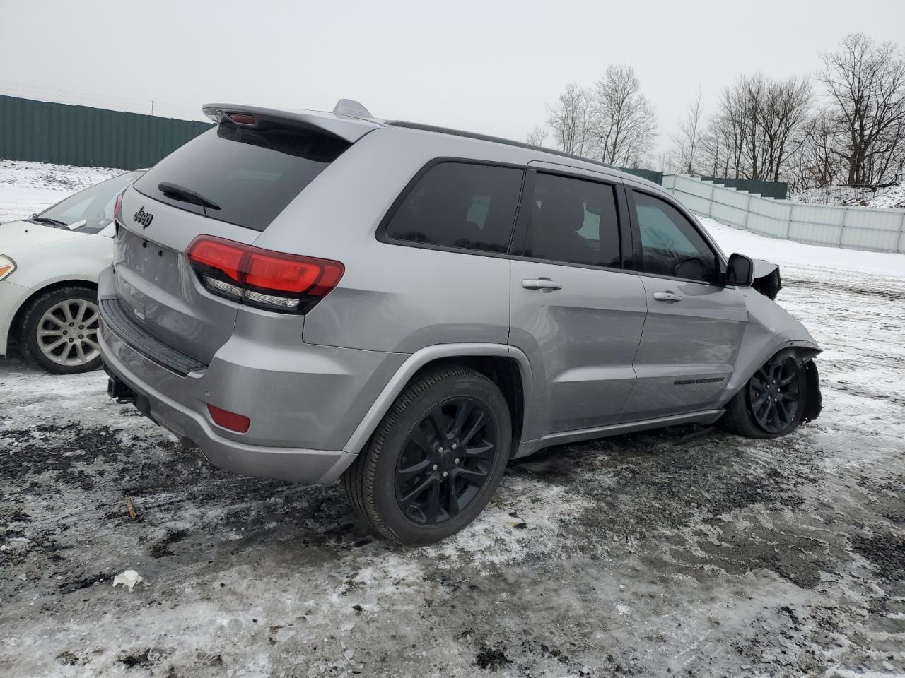2018 Jeep Grand Cherokee VIN 1C4RJFAG9JC245446 Copart auction photo, front end damage thumbnail 3
