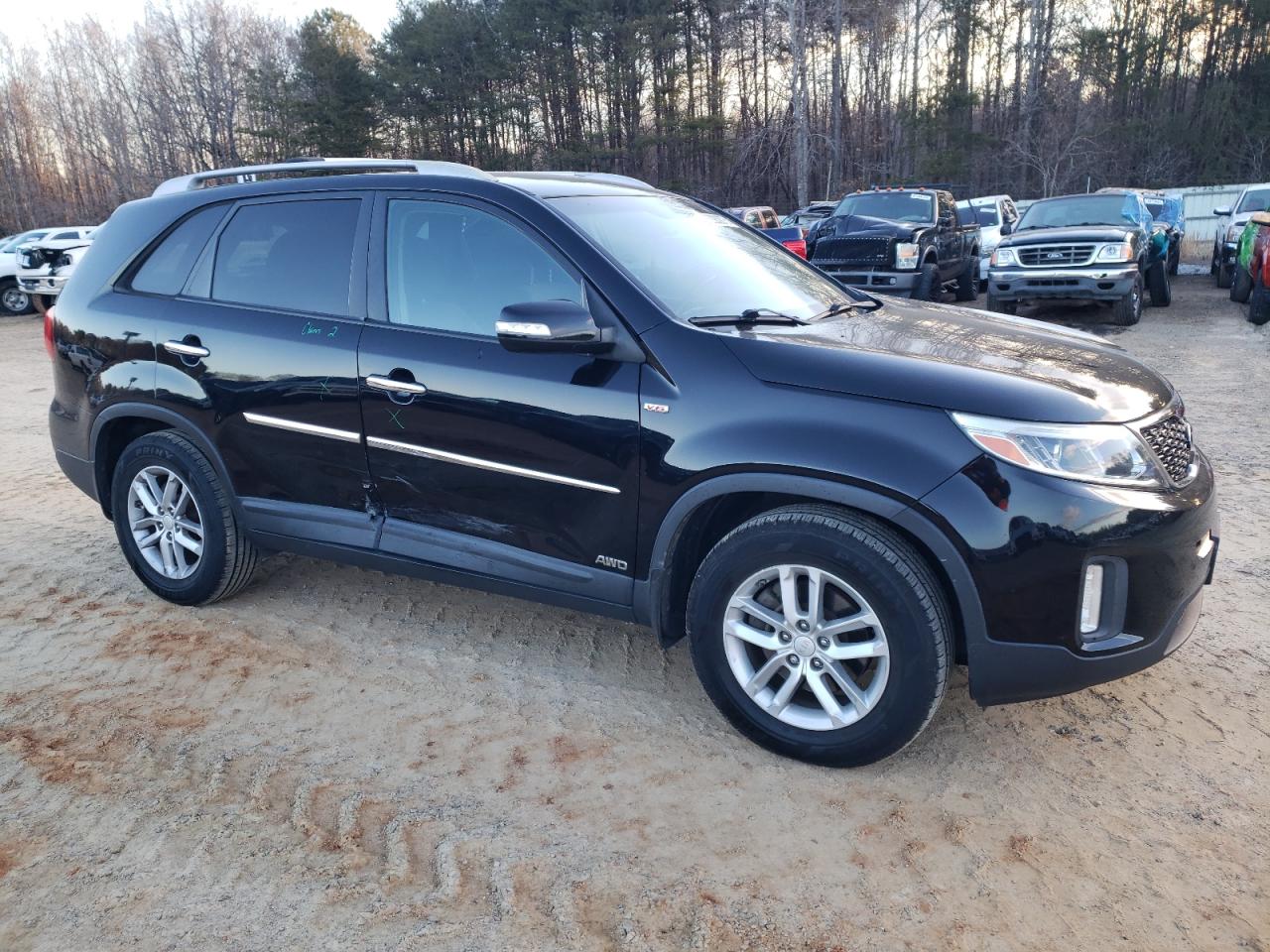 2015 KIA Sorento VIN 5XYKTDA74FG608366 Copart auction photo, side / front end damage thumbnail 4