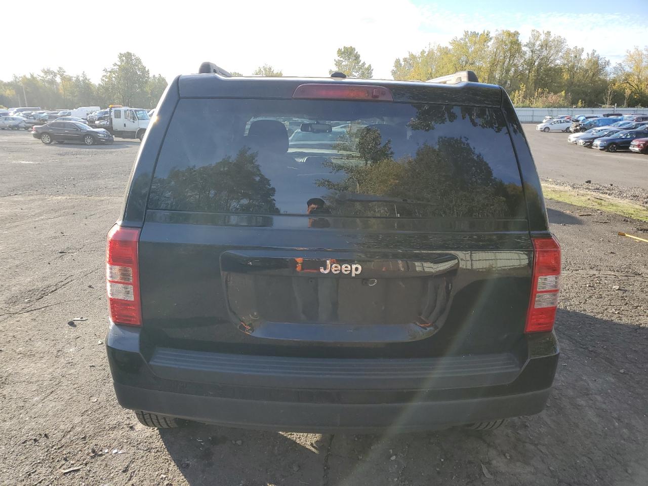 2016 Jeep Liberty (Patriot) VIN 1C4NJPBA3GD670307 Copart auction photo, front end damage thumbnail 6