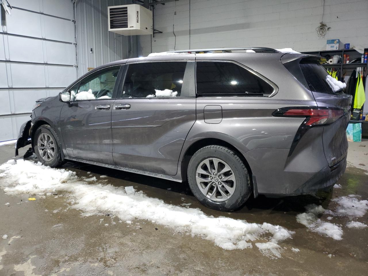 2021 Toyota Sienna VIN 5TDJSKFC0MS014155 Copart auction photo, front end / minor dent/scratches damage thumbnail 2