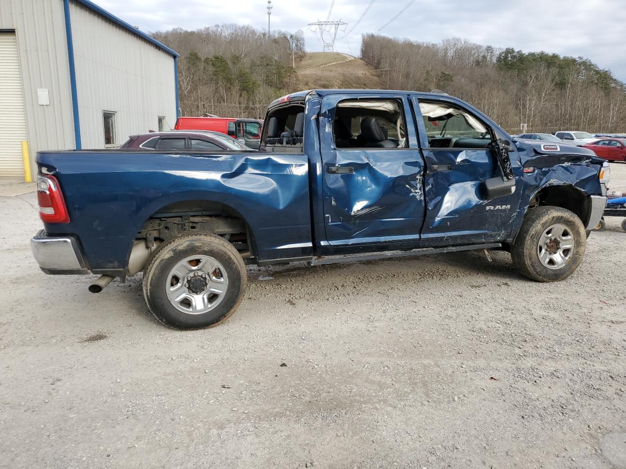2019 RAM 2500 VIN 3C6UR5CJ0KG642121 Copart auction photo, all over damage thumbnail 3