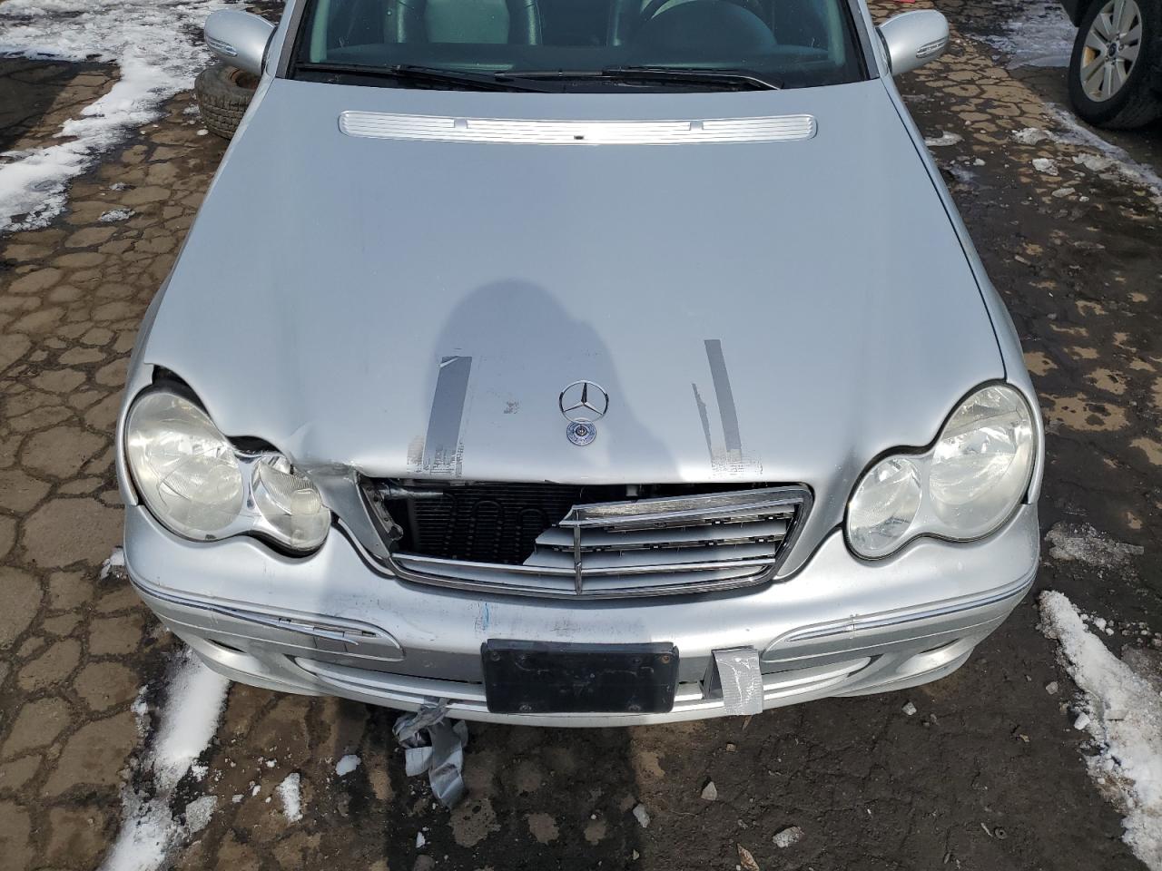 2006 Mercedes-Benz C-klasse VIN WDBRF92H06F784360 Copart auction photo, front end damage thumbnail 11