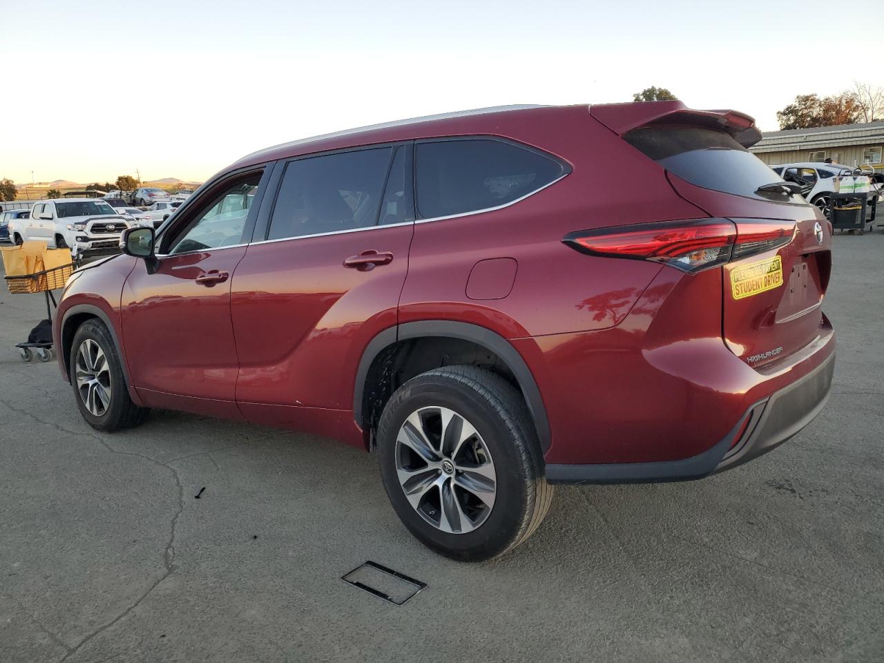 2022 Toyota Highlander VIN 5TDGZRAH2NS092455 Copart auction photo, all over damage thumbnail 2