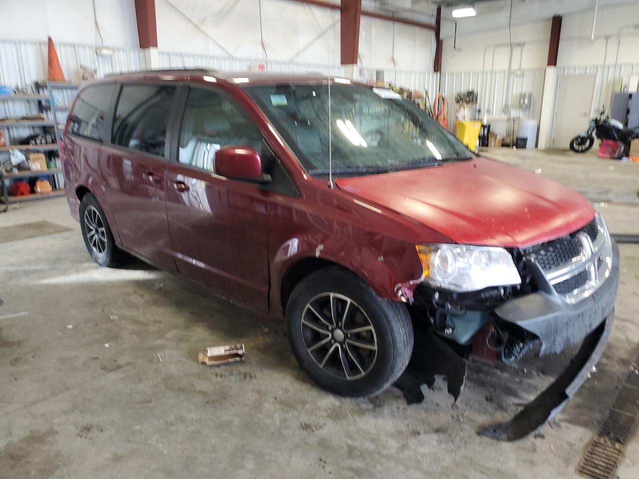 2019 Dodge Caravan VIN 2C4RDGEG6KR661048 Copart auction photo, front end / minor dent/scratches damage thumbnail 4