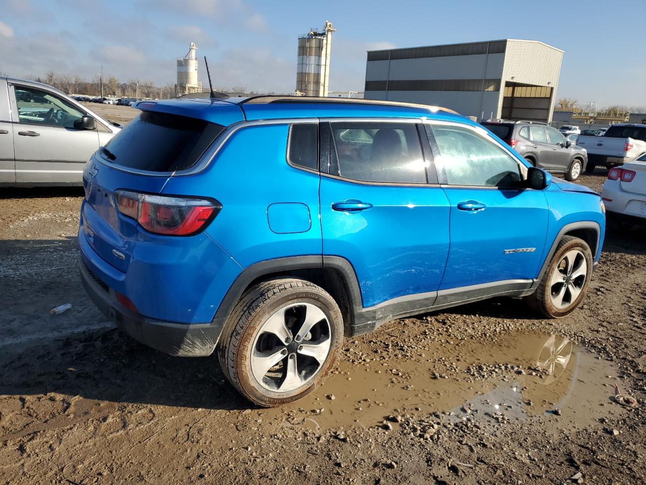 2017 Jeep Compass VIN 3C4NJDBB1HT664556 Copart auction photo, front end / minor dent/scratches damage thumbnail 3