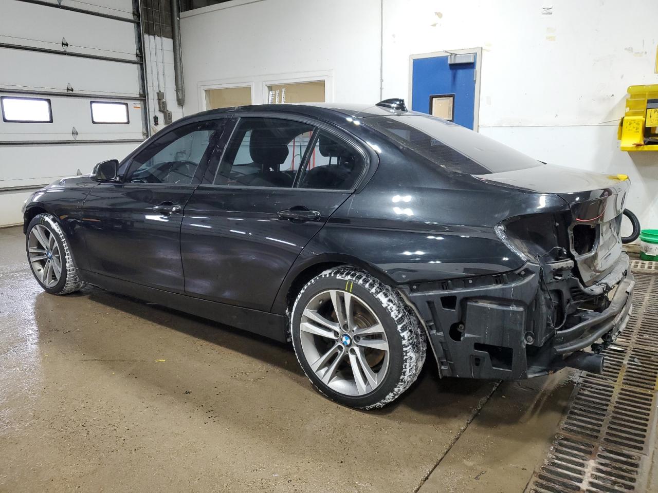 2013 BMW 3er VIN WBA3B9C58DF586370 Copart auction photo, all over damage thumbnail 2