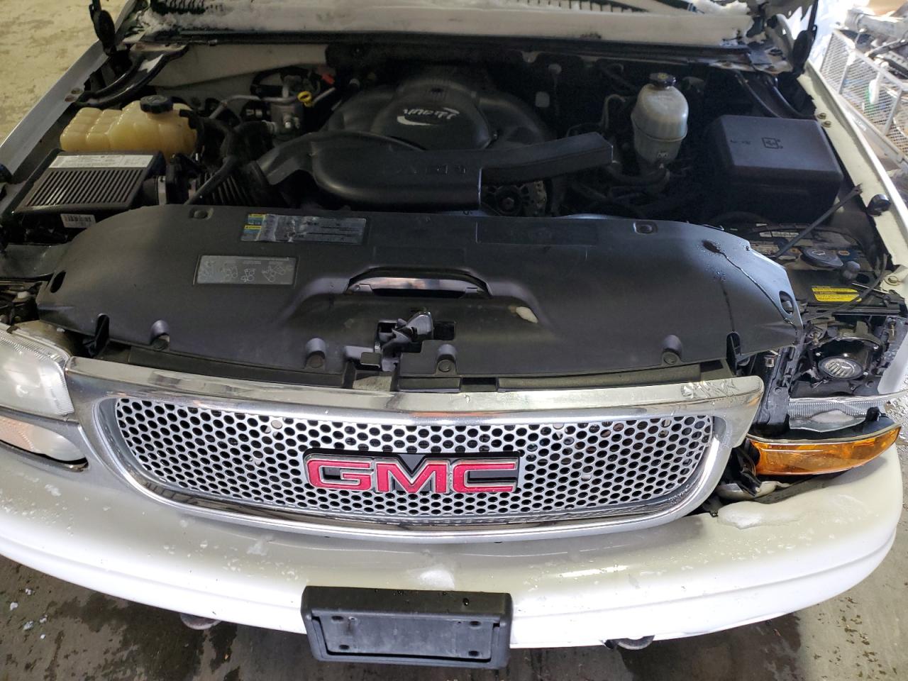 2004 GMC Yukon VIN 1GKFK66UX4J327818 Copart auction photo, front end damage thumbnail 12