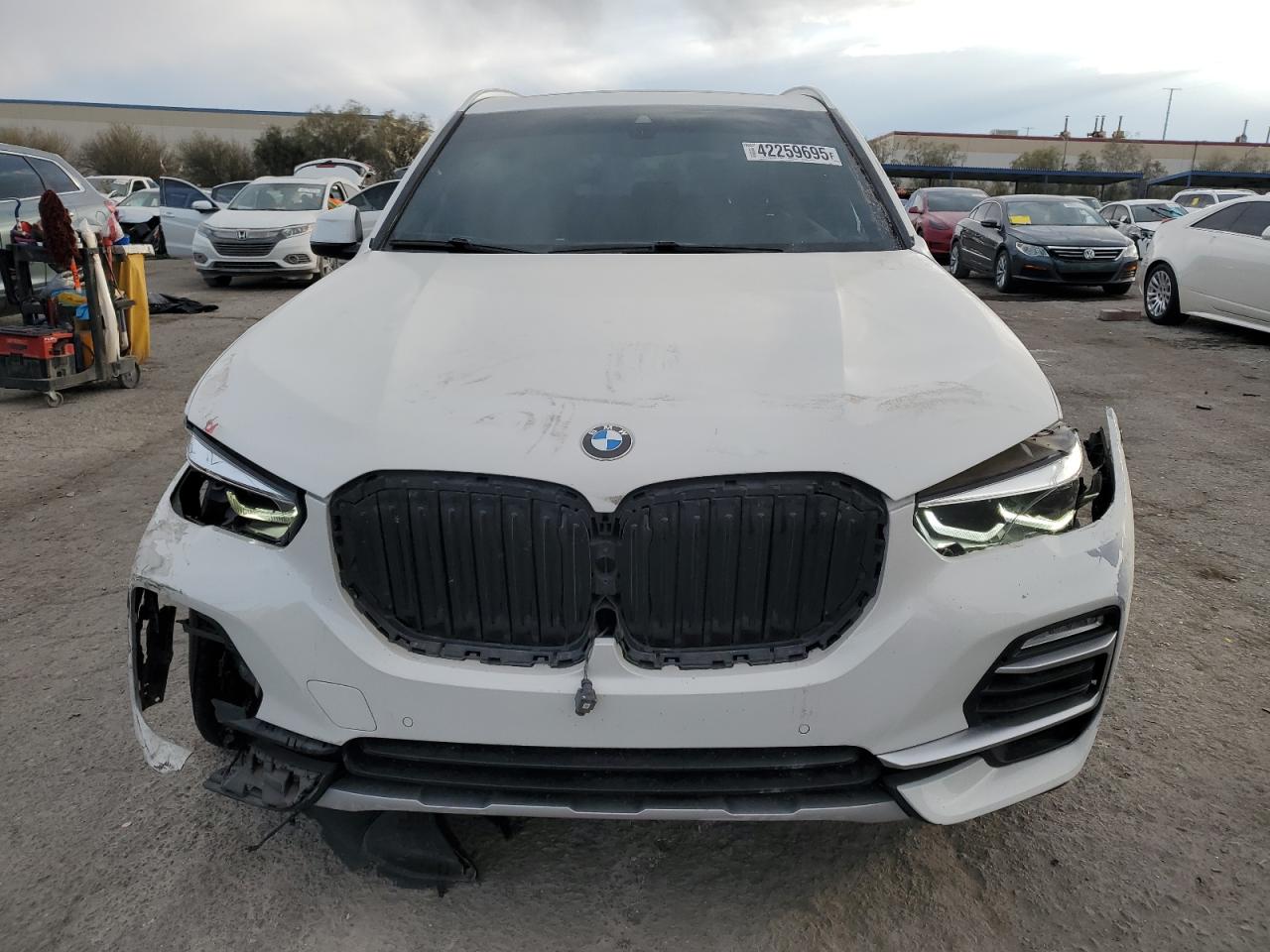 2020 BMW X5 VIN 5UXCR6C05L9B61589 Copart auction photo, front end / side damage thumbnail 5