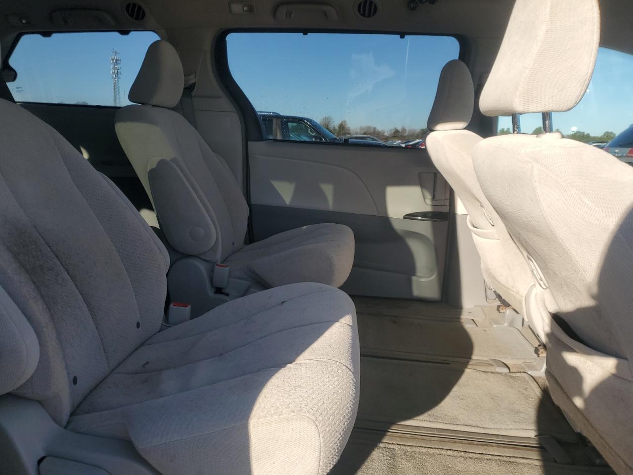 2012 Toyota Sienna VIN 5TDJK3DC2CS042997 Copart auction photo, rear end / minor dent/scratches damage thumbnail 11