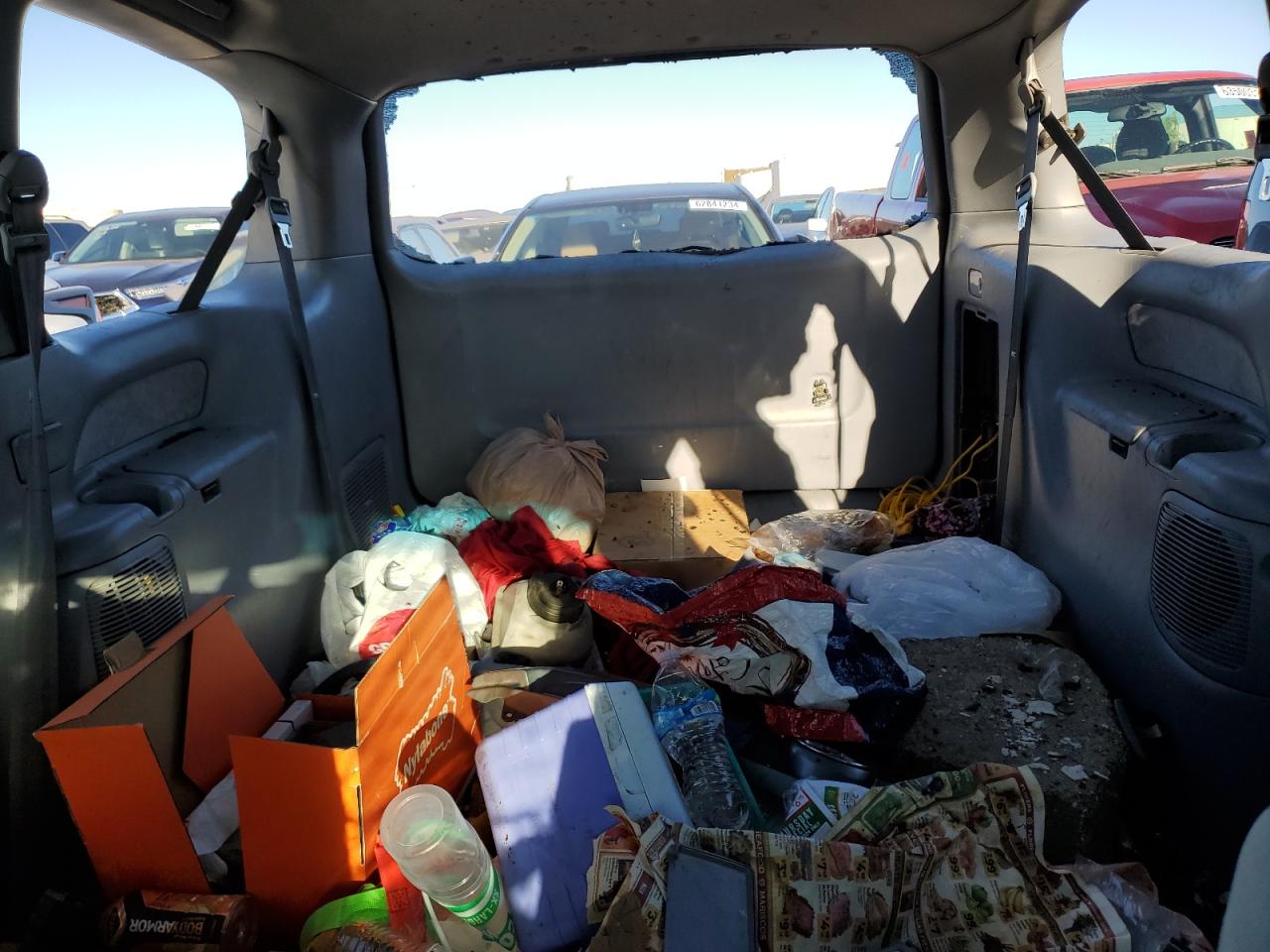 2000 Toyota Sienna VIN 4T3ZF13CXYU272905 Copart auction photo, all over damage thumbnail 10