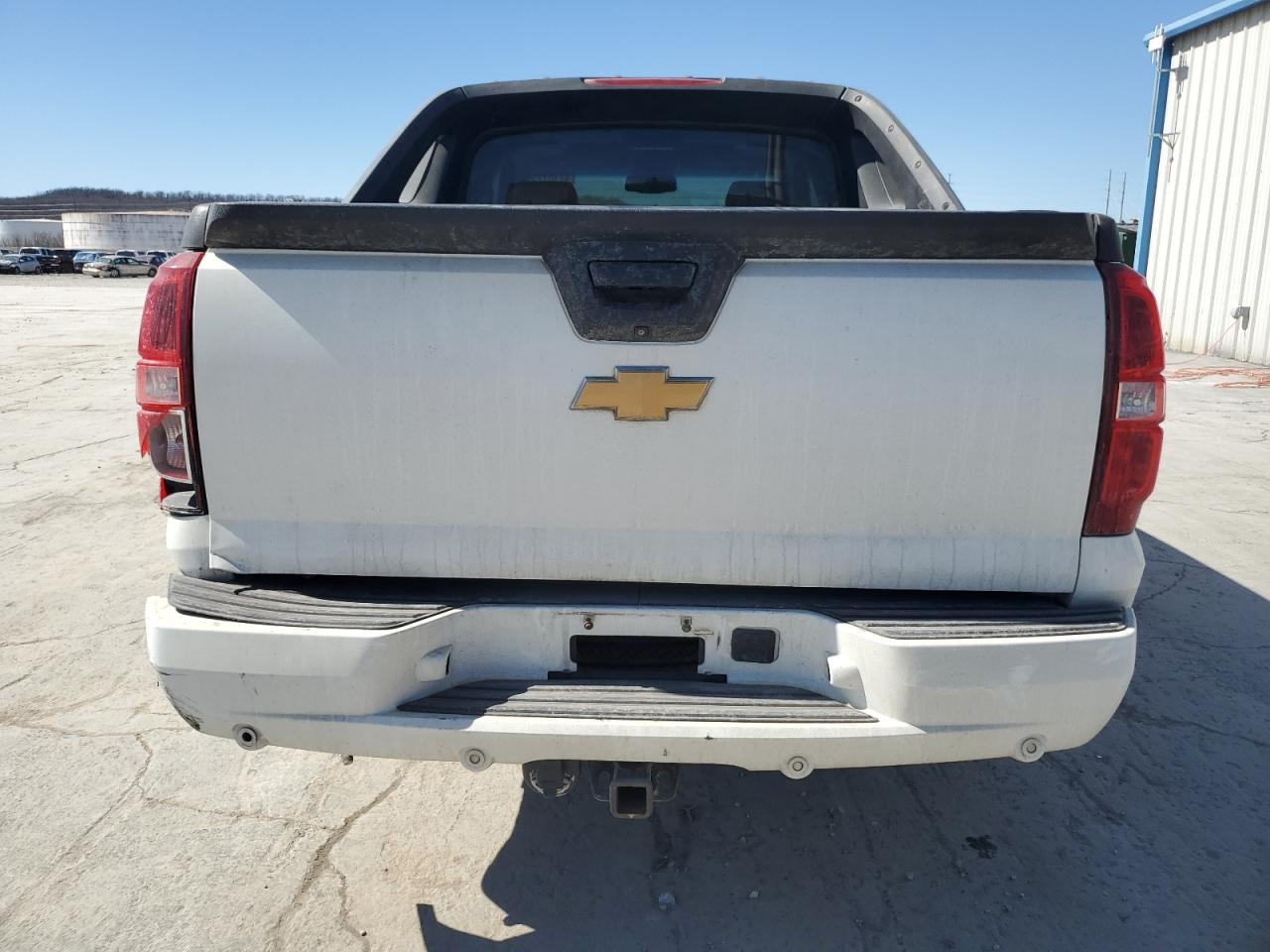 2009 Chevrolet Avalanche VIN 3GNFK22099G228740 Copart auction photo, rear end / minor dent/scratches damage thumbnail 6