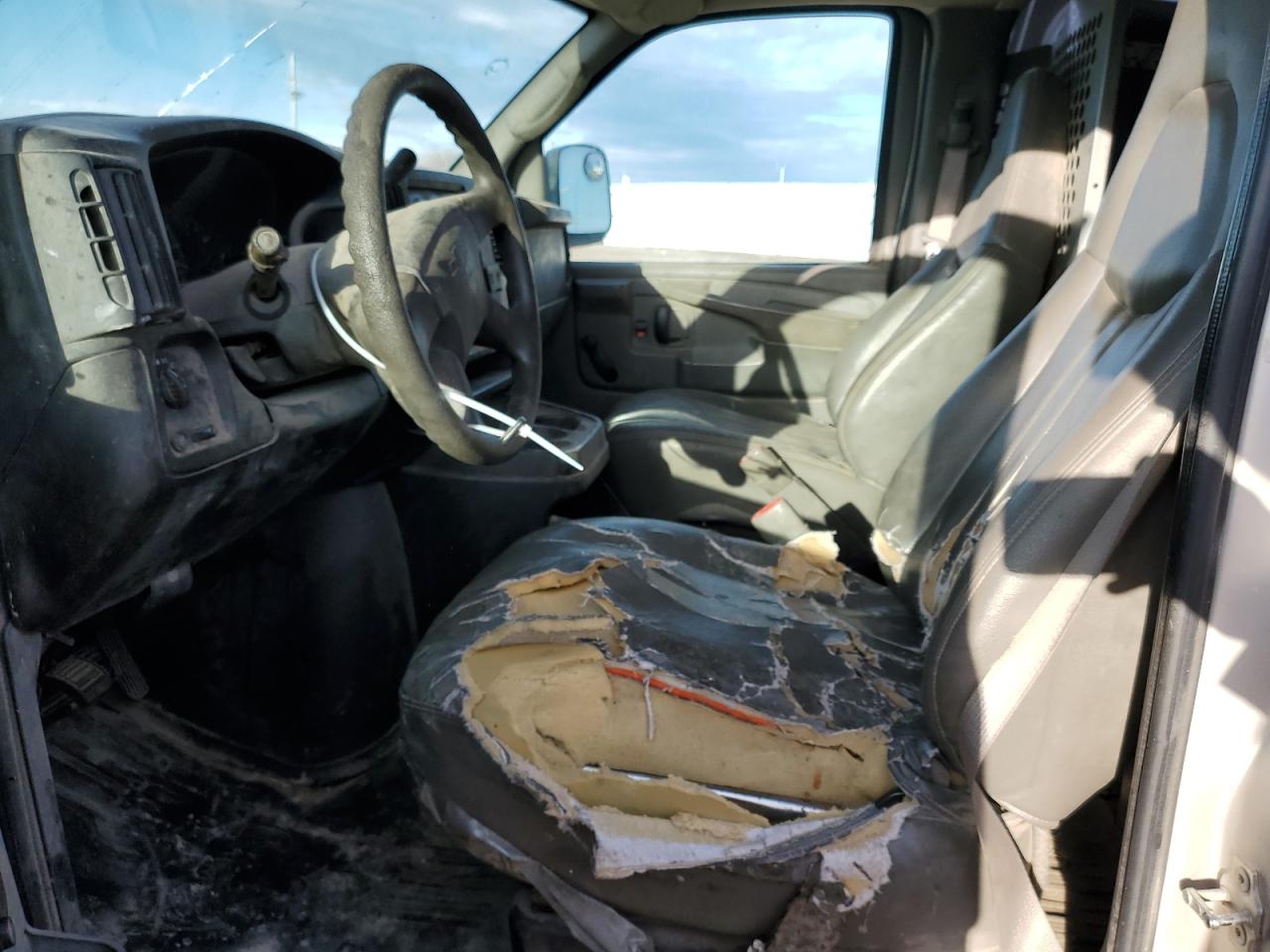 2005 Chevrolet Express VIN 1GCGG25V151211459 Copart auction photo, all over damage thumbnail 7