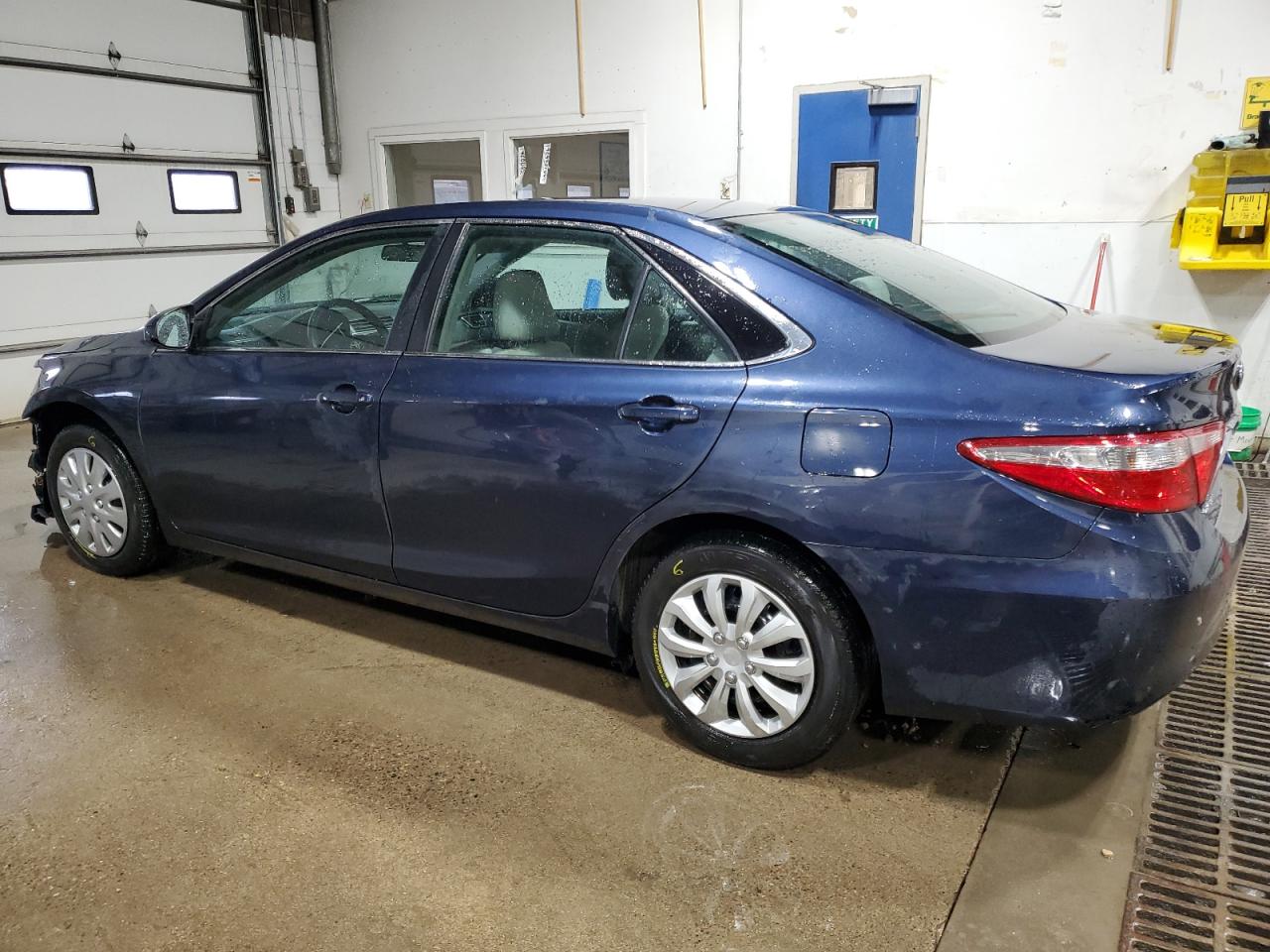 2015 Toyota Camry VIN 4T4BF1FK4FR476826 Copart auction photo, front end / side damage thumbnail 2