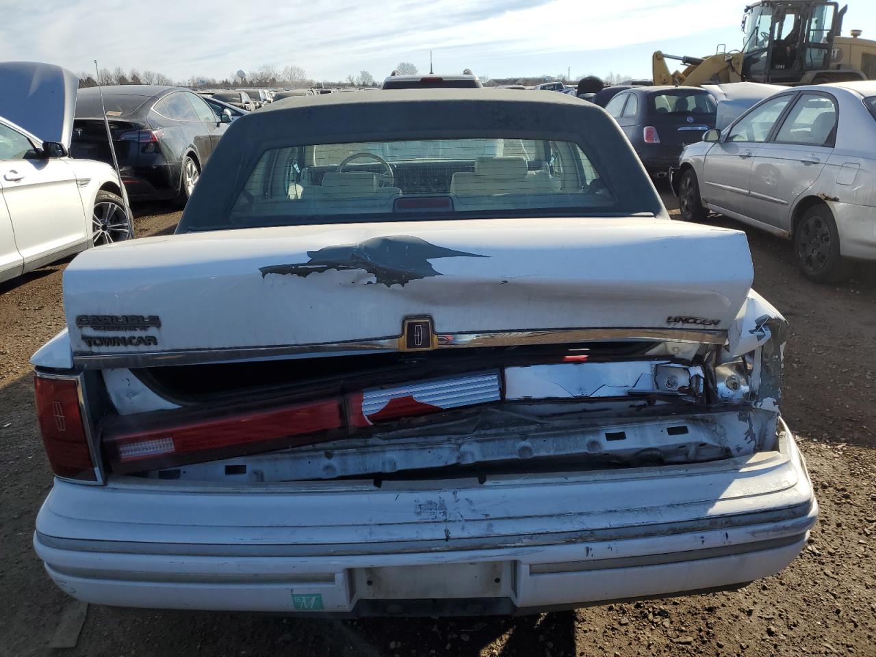 1992 Lincoln Town Car VIN 1LNLM82W2NY722186 Copart auction photo, rear end damage thumbnail 6