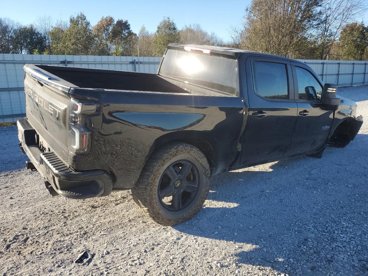 2021 Chevrolet Silverado VIN 3GCUYDED2MG461070 Copart auction photo, front end damage thumbnail 3