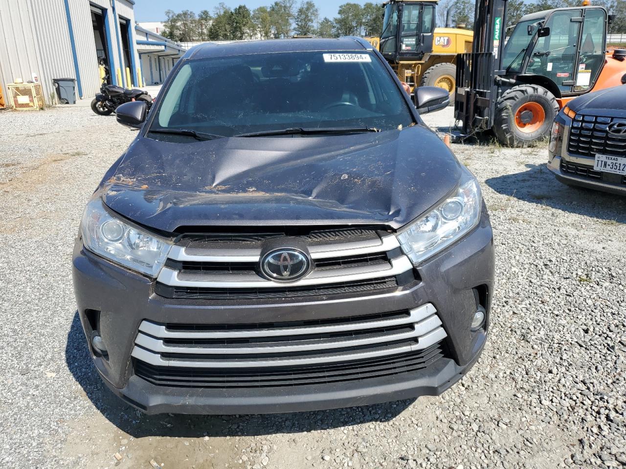2019 Toyota Highlander VIN 5TDKZRFHXKS555523 Copart auction photo, top/roof damage thumbnail 5