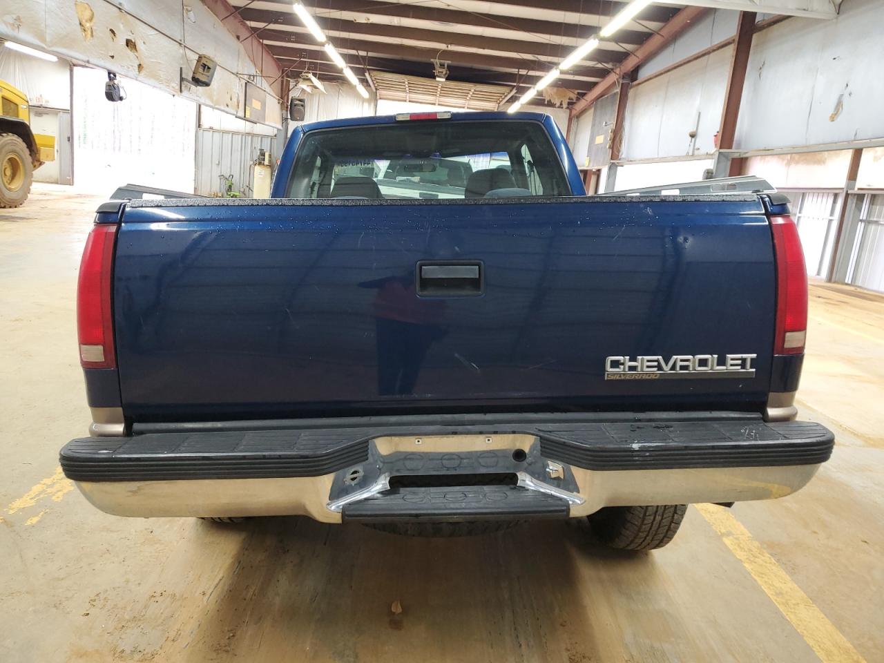 1998 Chevrolet GMT-400 VIN 1GCEK19RXWE175245 Copart auction photo, front end / undercarriage damage thumbnail 6