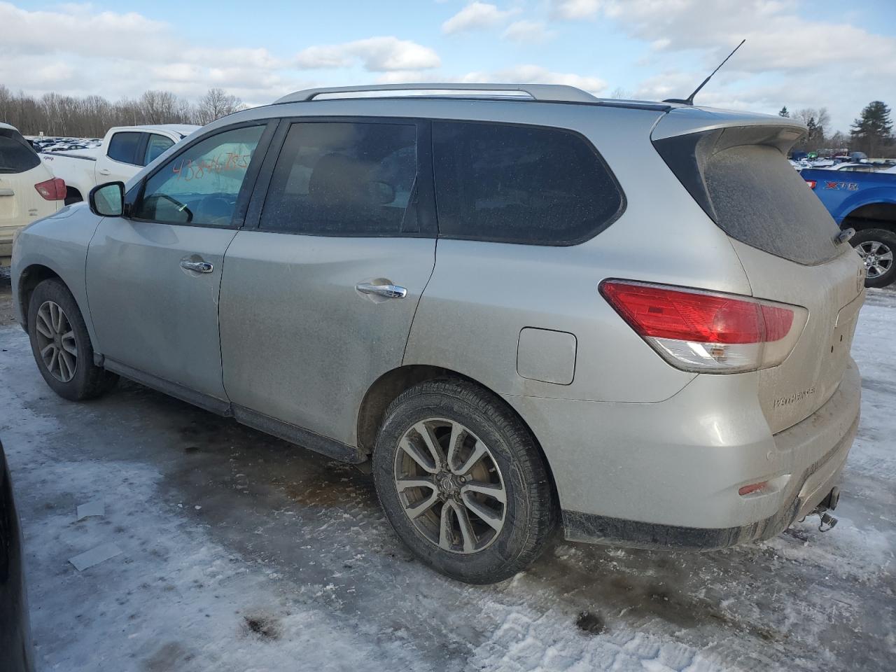 2016 Nissan Pathfinder VIN 5N1AR2MM5GC619457 Copart auction photo, front end / side damage thumbnail 2