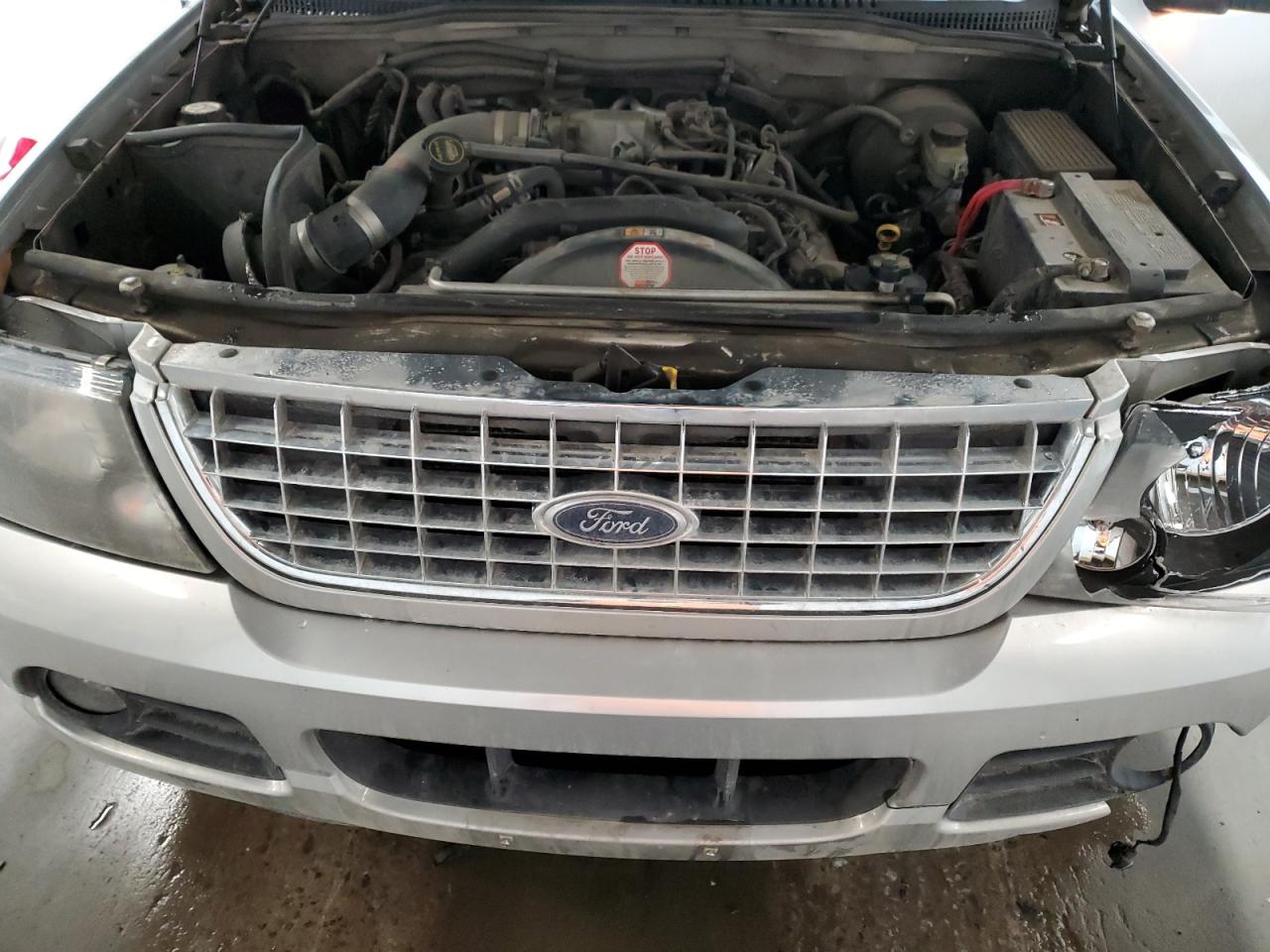 2004 Ford Explorer VIN 1FMZU73W84ZB26074 Copart auction photo, side / front end damage thumbnail 12