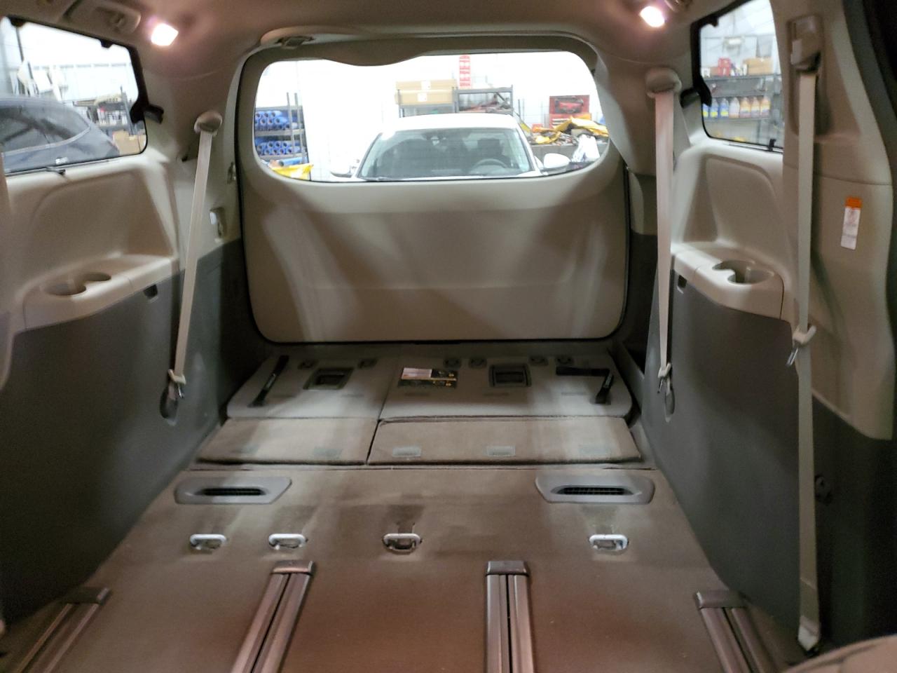2019 Toyota Sienna VIN 5TDDZ3DC6KS219610 Copart auction photo, front end damage thumbnail 10